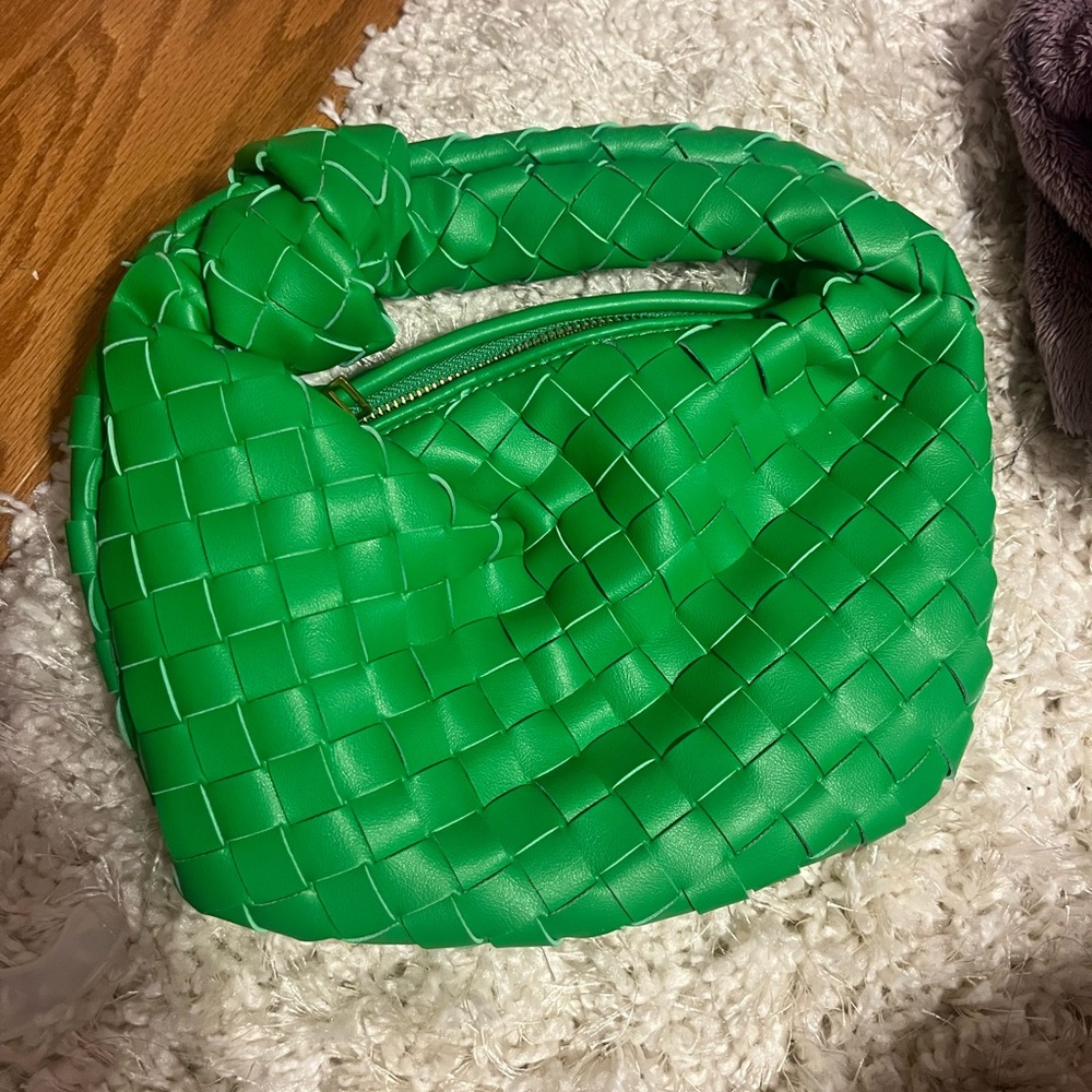 Womens NWOT green purse.